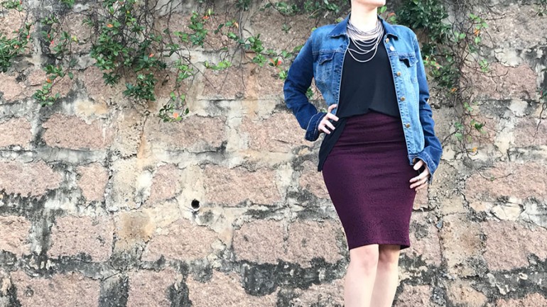 SAIA LÁPIS COM JAQUETA JEANS