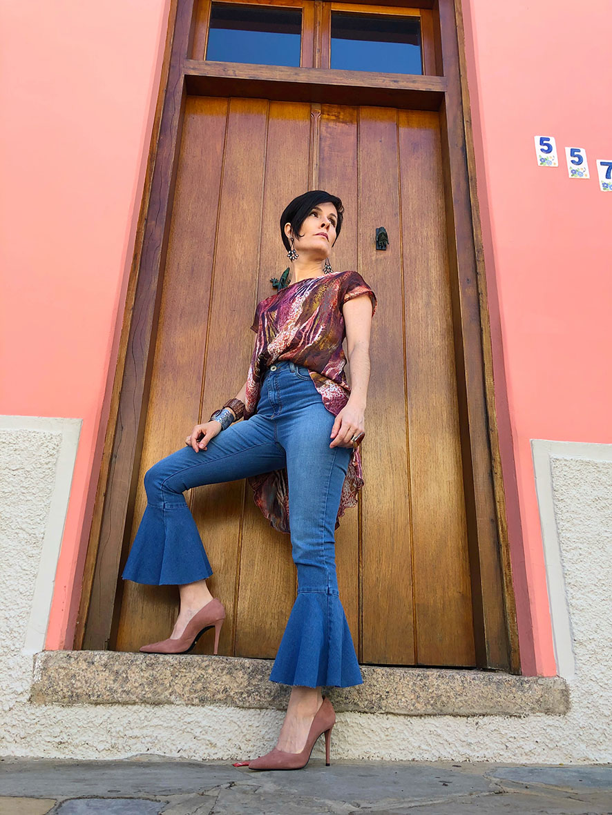 JEANS CROPPED E BLUSA MULLET