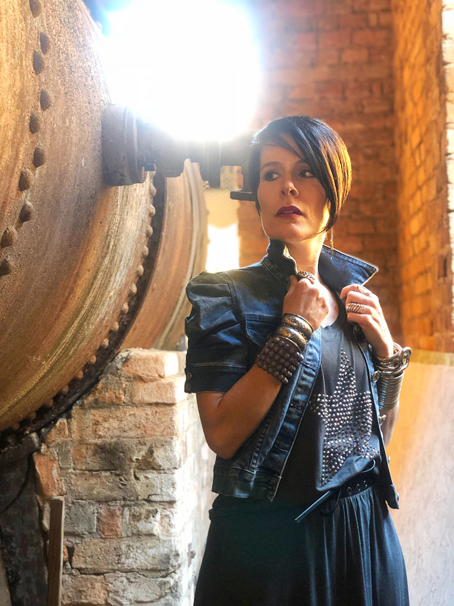 LOOK TOTAL CINZA + JEANS