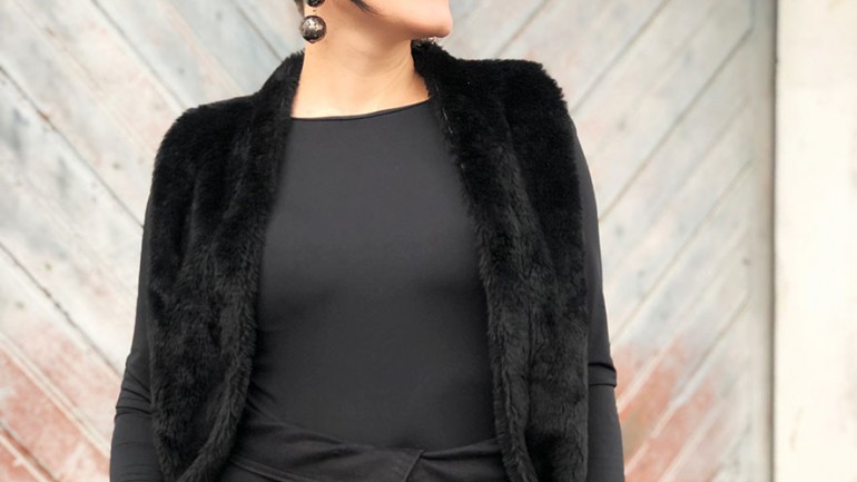 LOOK TOTAL BLACK + COLETE PELÚCIA