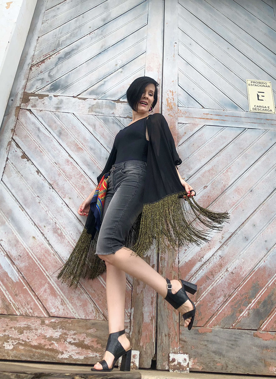 LOOK TOTAL BLACK PONTO DE COR